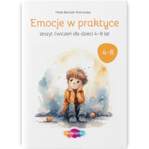 Okładka książki pt. "Emocje w praktyce" autorstwa Marty Bartosik-Piotrowskiej. Zeszyt ćwiczeń dla dzieci w wieku 4-8 lat. Na okładce znajduje się ilustracja chłopca w pomarańczowej bluzie, siedzącego na podłodze z zamyśloną miną. W tle delikatne, akwarelowe kolory. Z boku znajduje logo "emocjolandia".