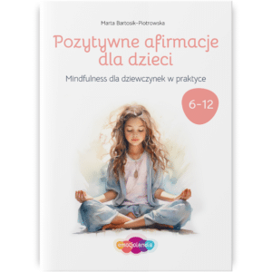 Okładka zeszytu ćwiczeń dla dzieci pod tytułem "Pozytywne afirmacje dla dzieci: Mindfulness dla dziewczynek w praktyce" autorstwa Marty Bartosik-Piotrowskiej. Zeszyt przeznaczony jest dla dziewczynek w wieku 6-12 lat. Na ilustracji widnieje dziewczynka w pozycji medytacyjnej, skoncentrowana i spokojna. Materiały mają na celu wspieranie dzieci w rozwijaniu pozytywnego myślenia i praktykowania uważności. Wydawnictwo emocjolandia.