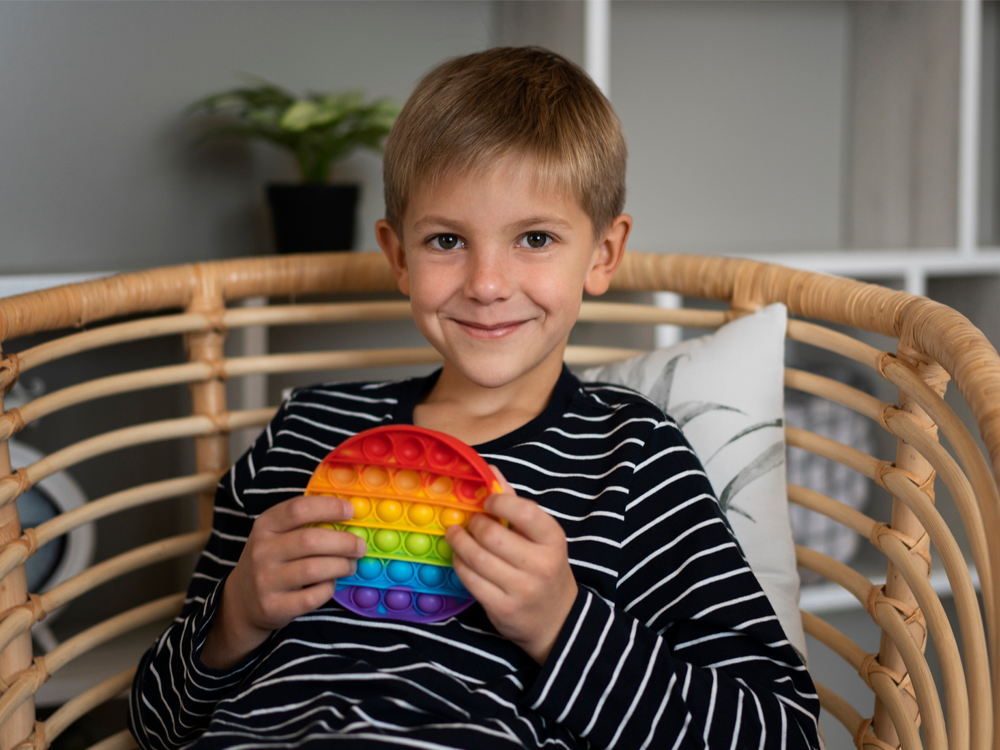 Dziecko skupione na pracy